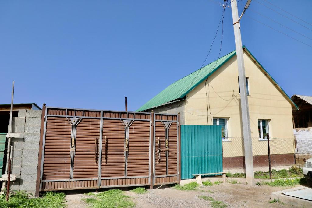 Guest House Ailin, Emgekchil