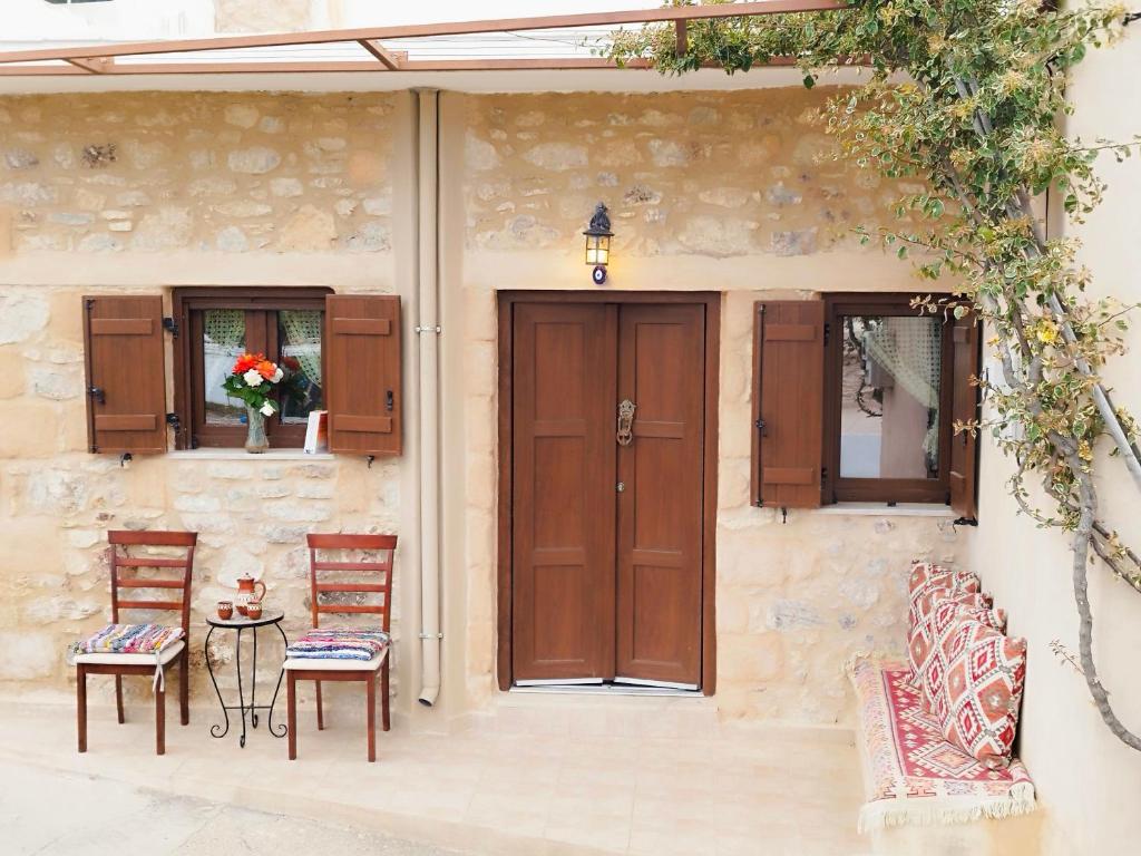 Thelya - Stone House, Apóllona