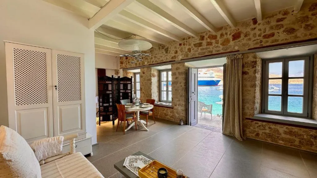 H-aris Seafront Mansion, hotel v destinaci Halki