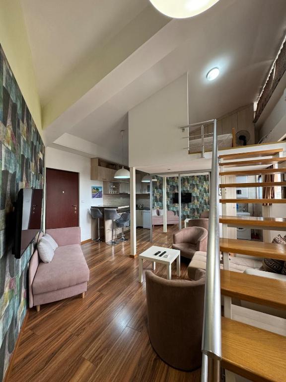 Royal Central Apartment, Bar