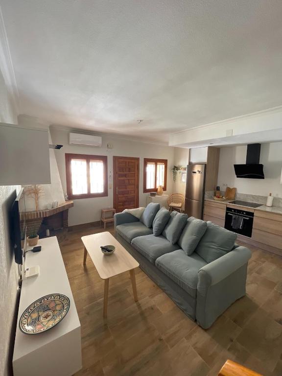 Close to beach, child-friendly townhouse with large pool - 2