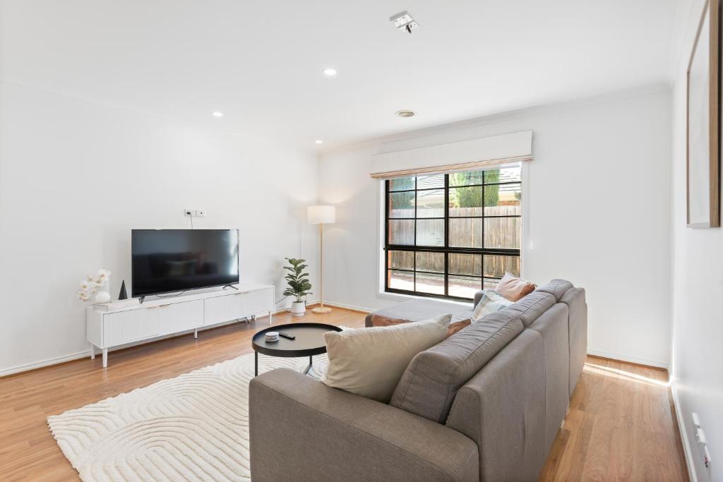 Tullamarine Landing by Ready Set Stay, Melbourne