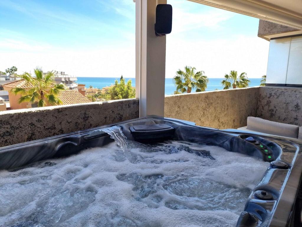 Luxury and private Jacuzzi 300 meters from the beach, Benalmádena