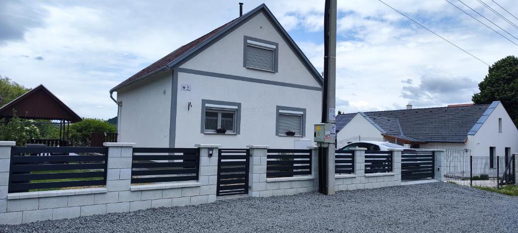 Grey Line Guesthouse, Badacsonytördemic