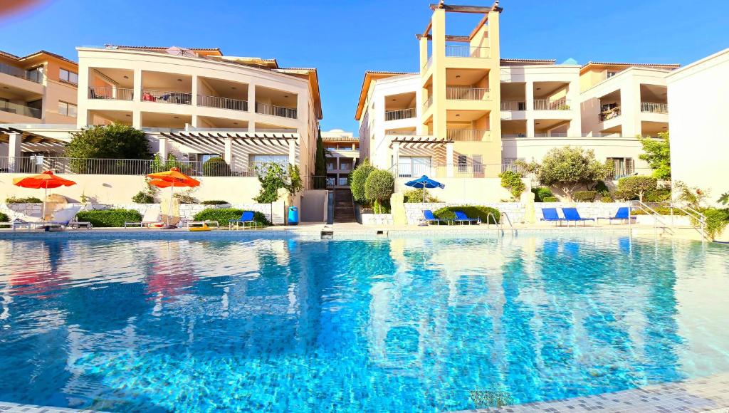 CSS Coastal Smart Superior With Gym Spacious Apt, Pafos