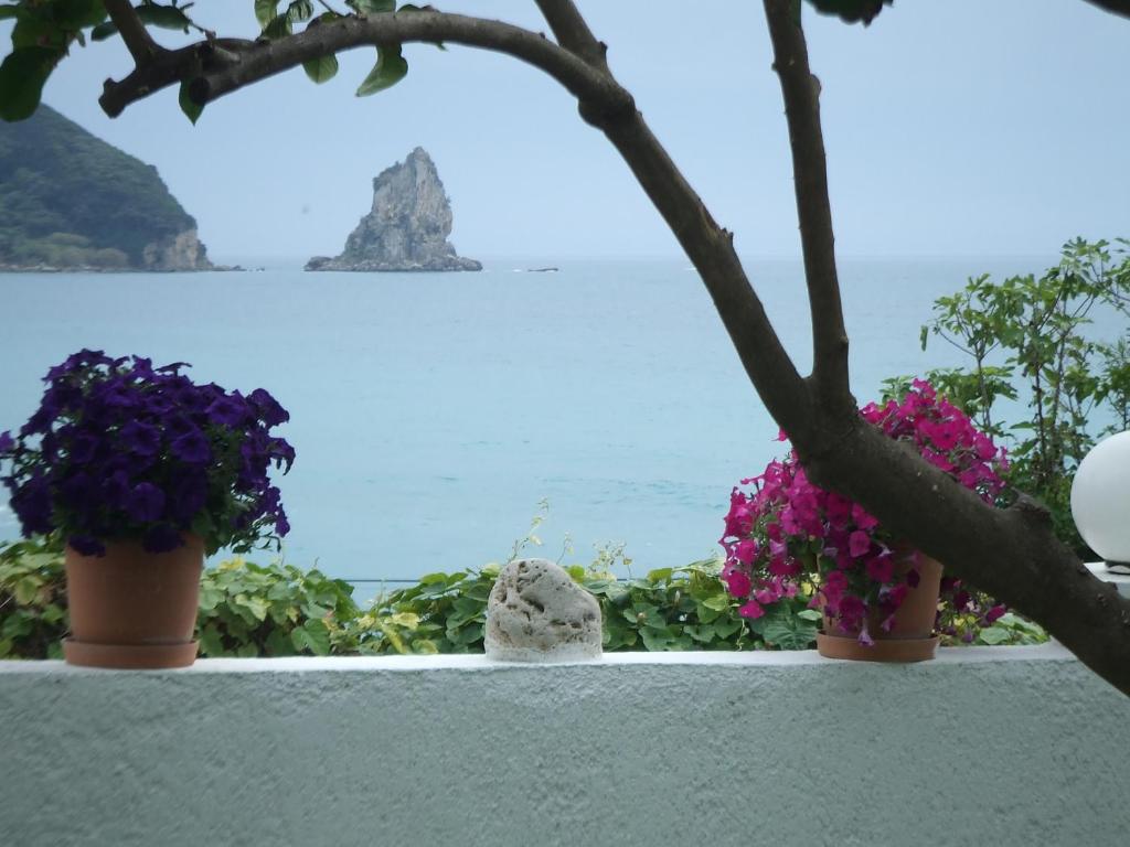 Agathi Beach House (Black Rocks) — Hotel in Corfu Island