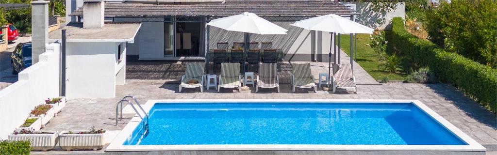 3 bedroom apartment with private pool, Split