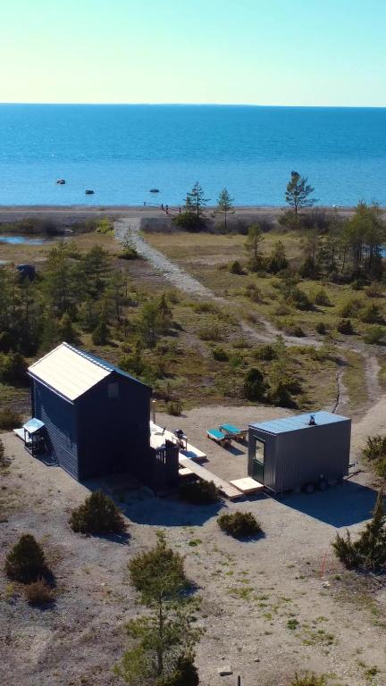 Seaside Tiny Maheri, Keibu