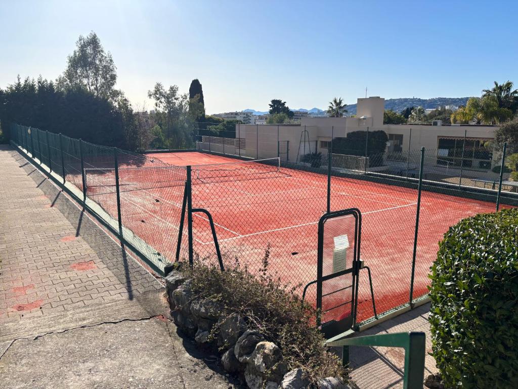 2 pièces centre Juan moderne avec piscine tennis - 2