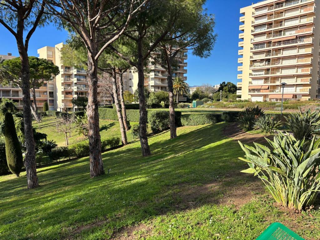 2 pièces centre Juan moderne avec piscine tennis - 4