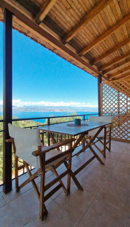 Efi Loutses, Anapaftíria