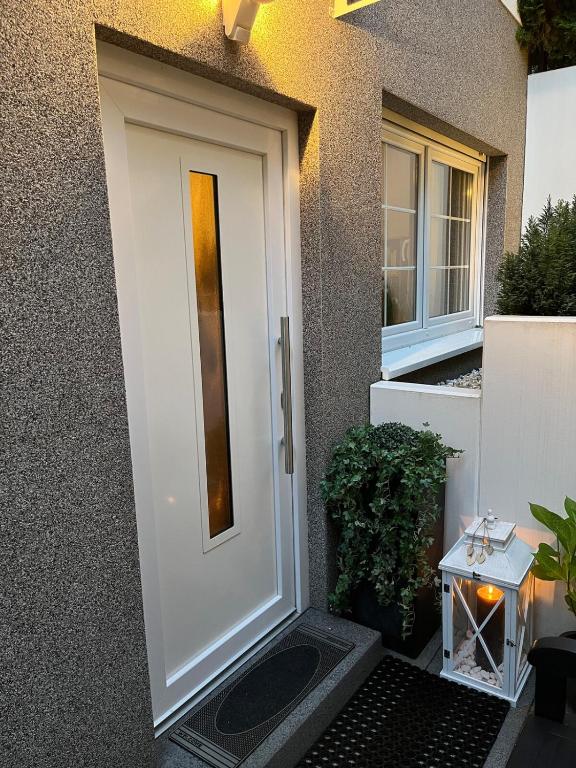 Lovely Souterrain Apartment, Solingen