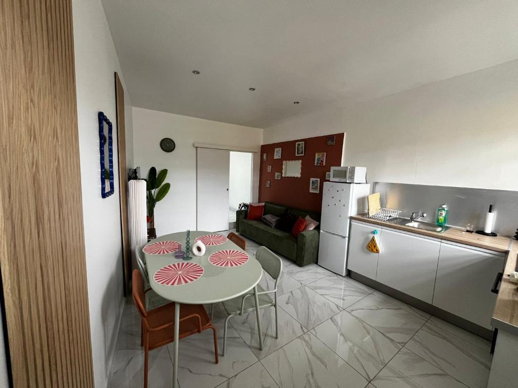 House Groovy, Le Marin