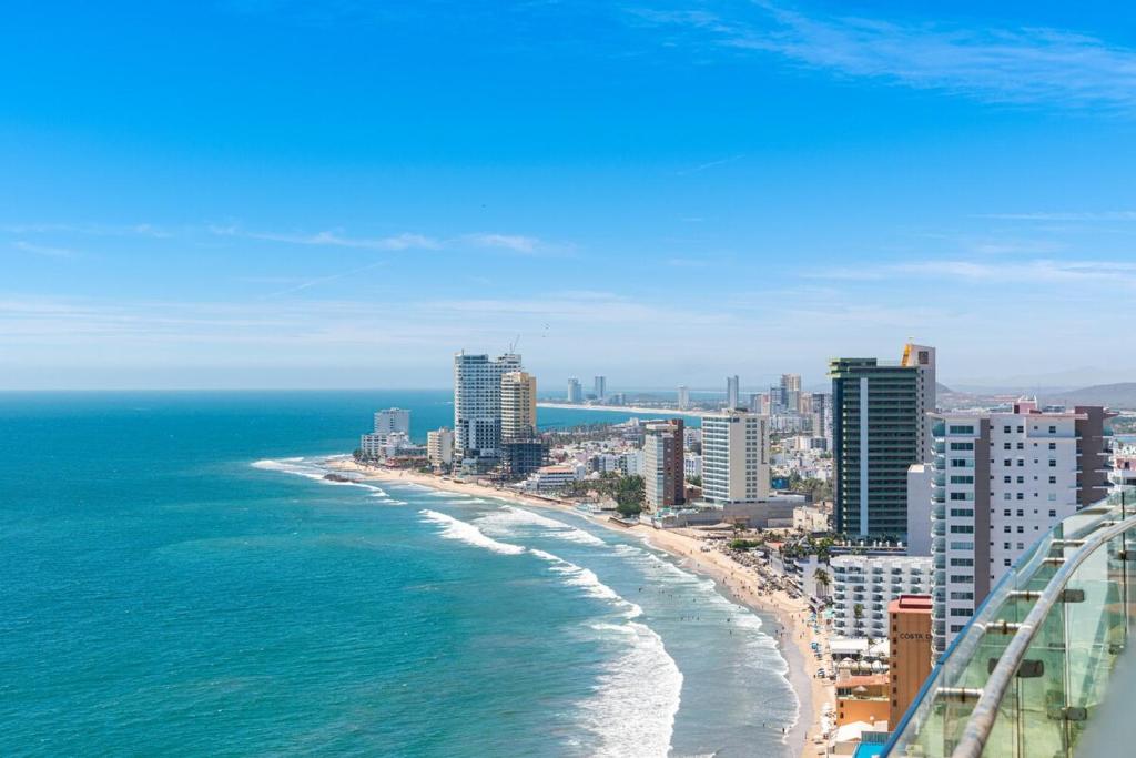 Beautiful View on 23rd Floor Beach Front at Camino Al Mar - 5