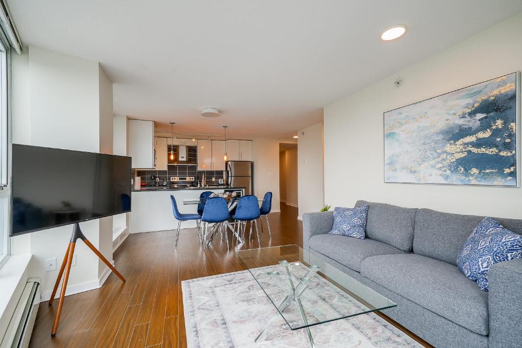 Gorgeous Unit with Beautiful City Views, Vancouver