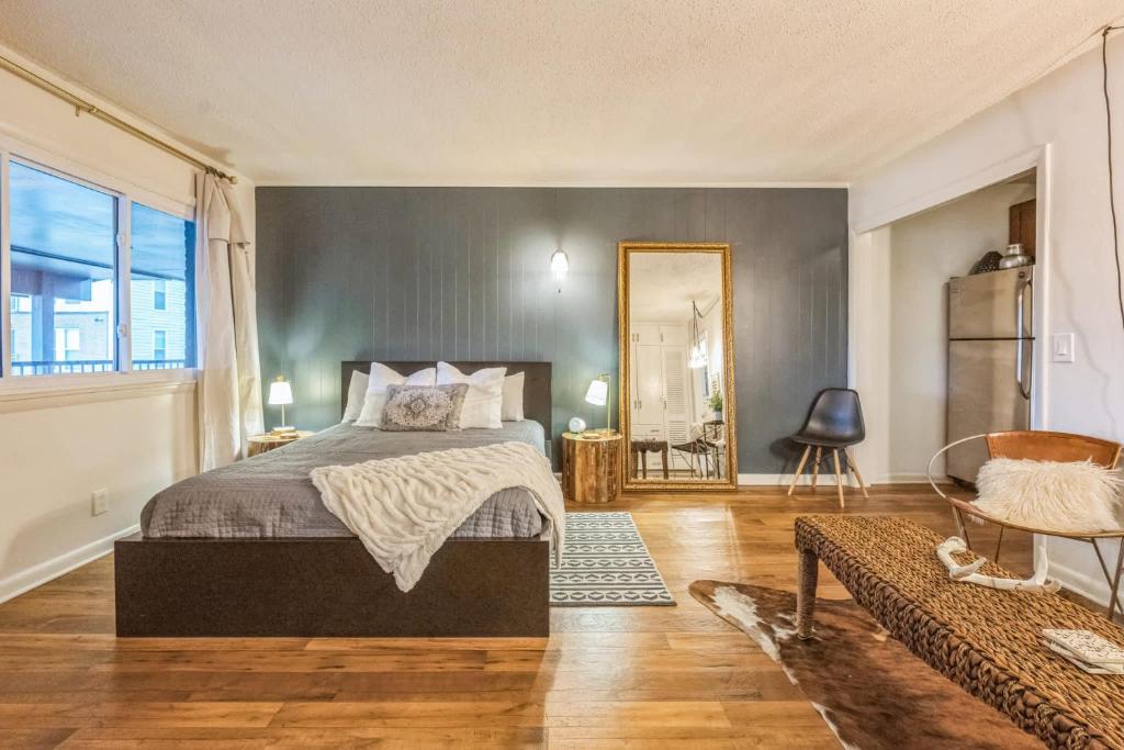 Cozy Studio for 2 Highly Walkable - Close to DT, Nashville