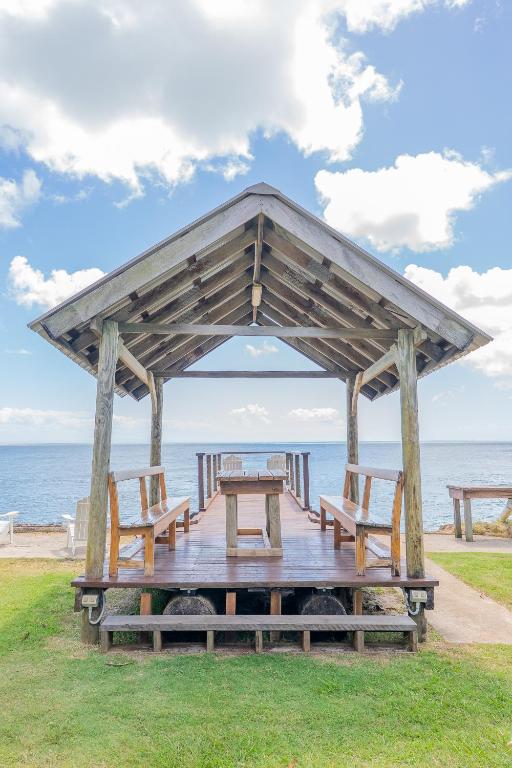 Belles on Ballow - Lorikeet Lodge - Absolute Waterfront, Amity Point