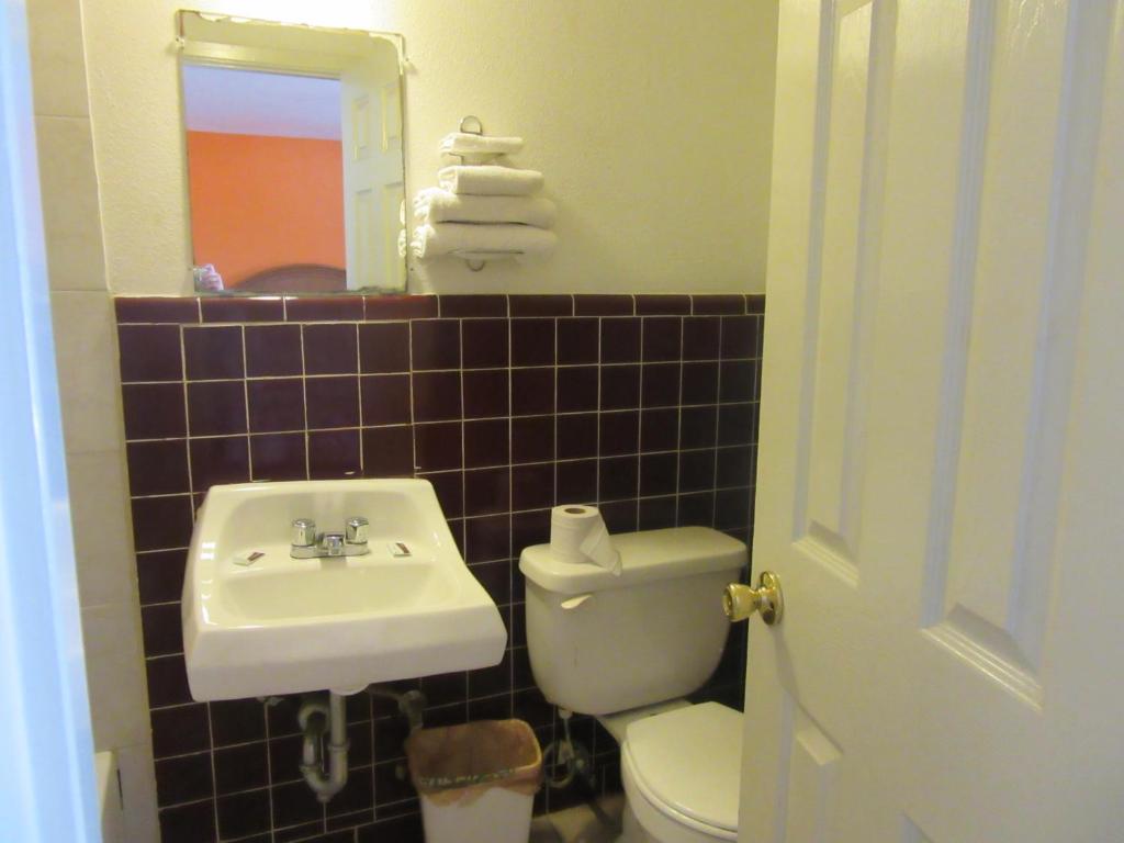 Relax Inn Tyler photo