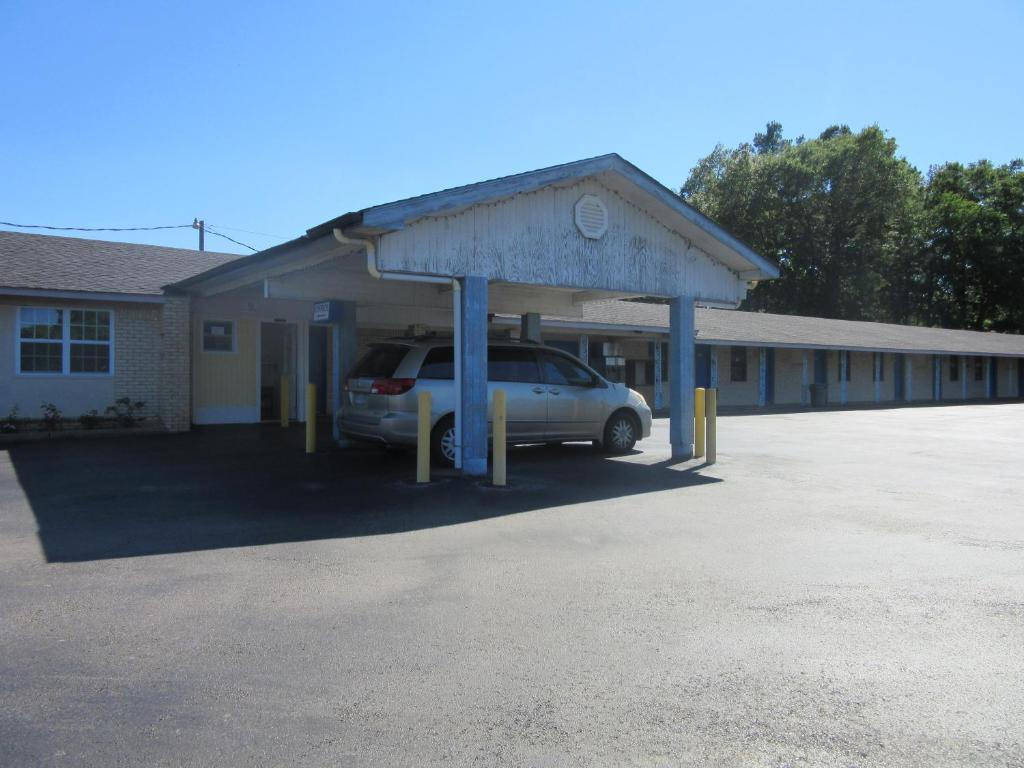 Relax Inn Tyler photo