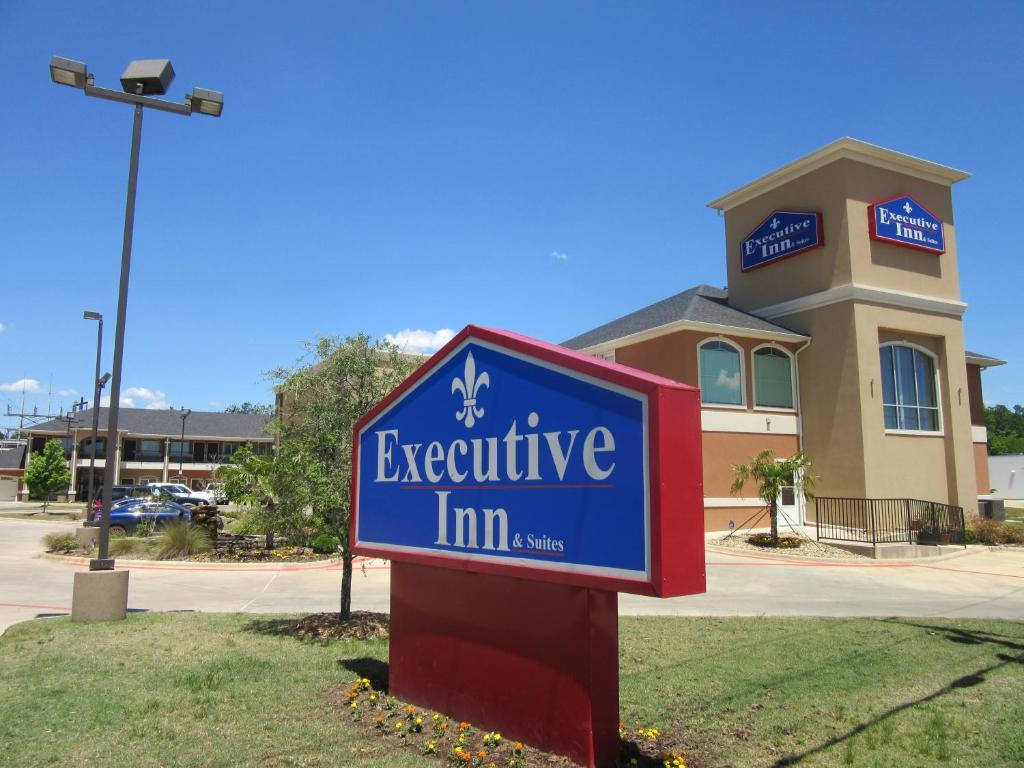 Executive Inn and Suites Tyler photo