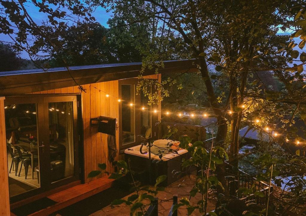 THE BIRD'S NEST - Secluded getaway!, Christchurch