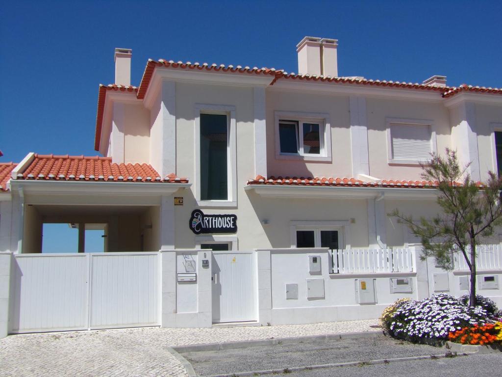 Arthouse Surf Ericeira — Hotel in Ericeira