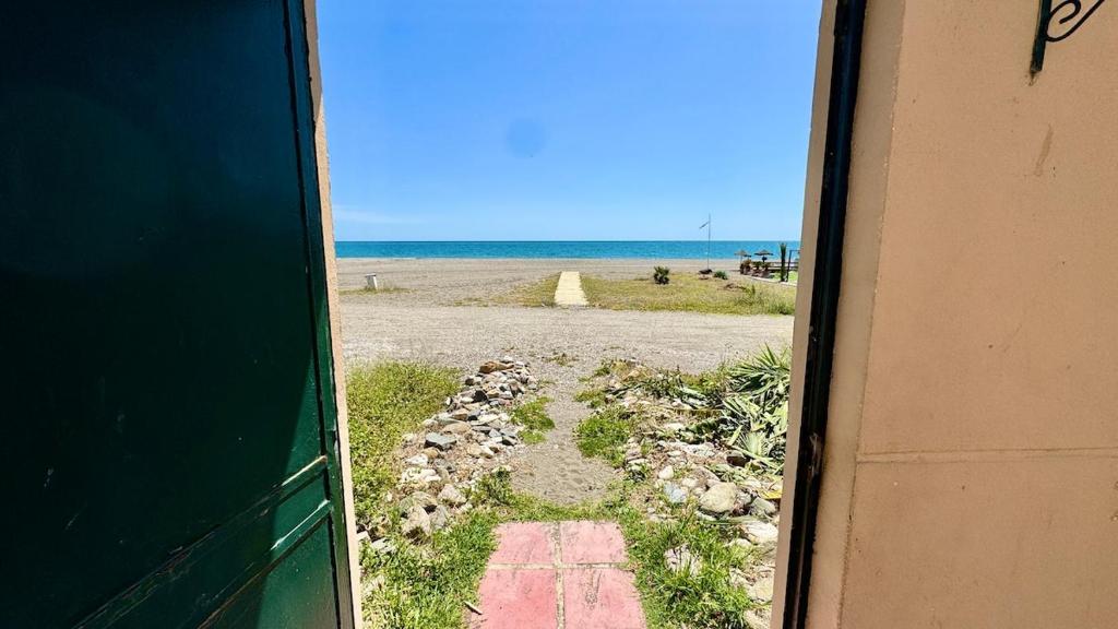 Acceso directo a la Playa Escapada en Benajarafe, Benajarafe