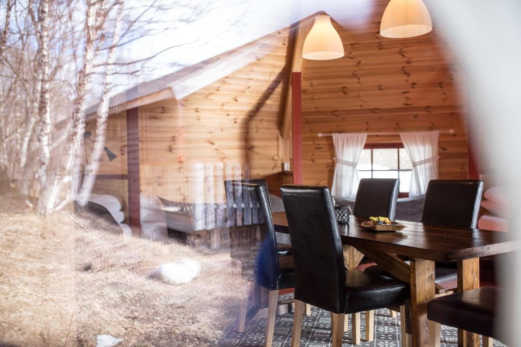 Vestvatn - Arctic Cabins photo