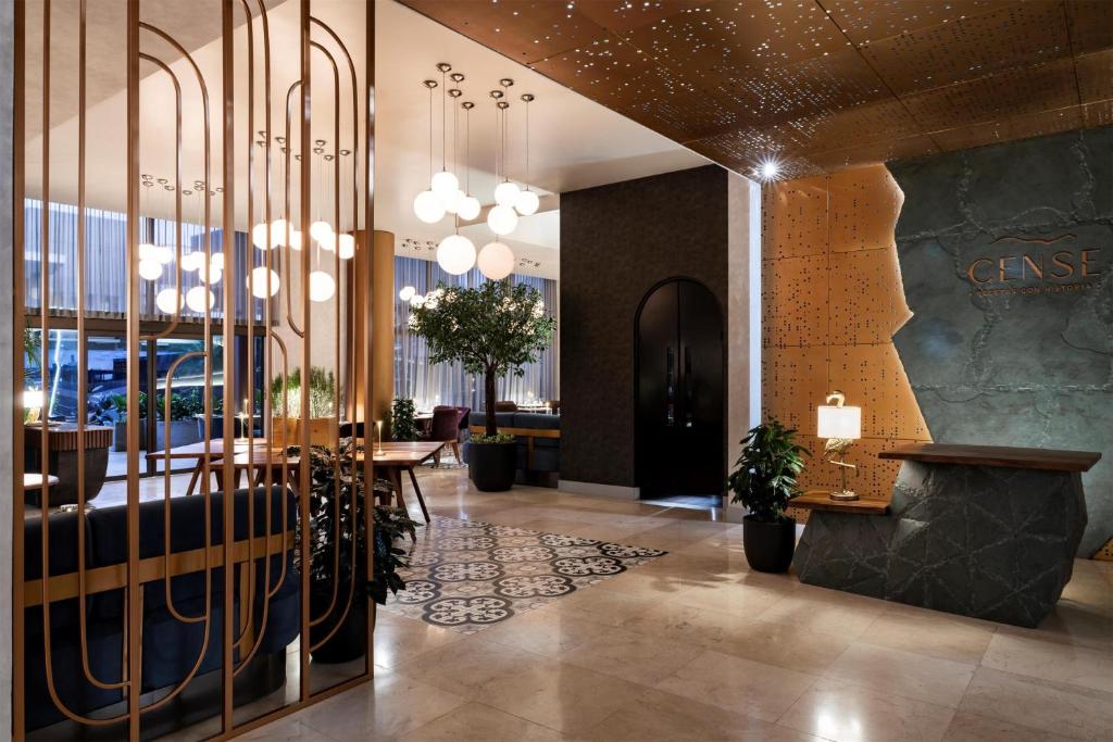 1. Hyatt Ce..