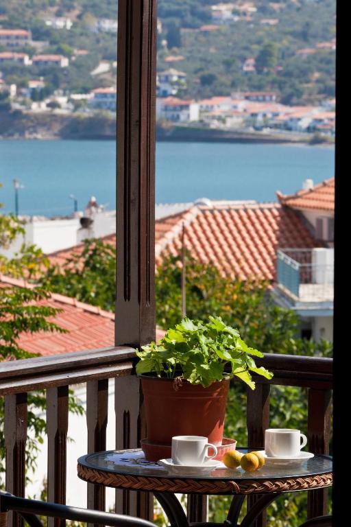 Sofia's Garden Studios — Hotel in Skopelos