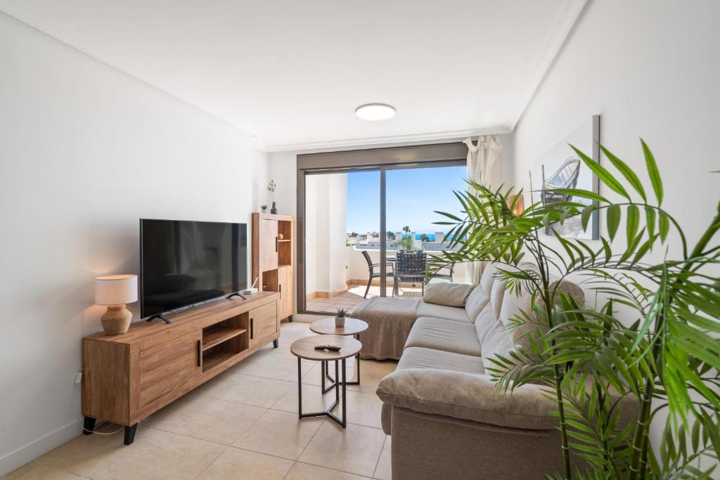 Sea View & Mountain View Apartment with Private Jacuzzi - Sunset Golf, Estepona - 5