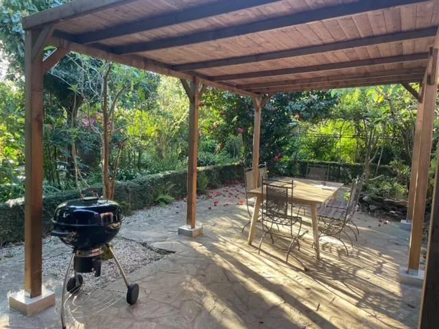 Casa Do Bosque，位于卡瓦尼亚斯的酒店