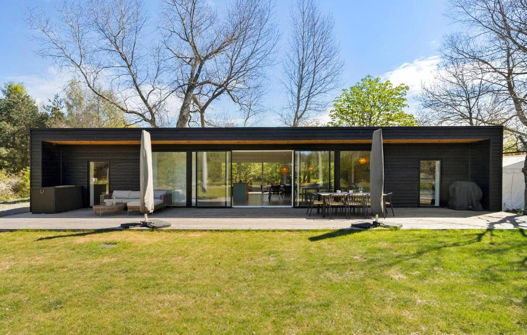 Amazing Home In Aakirkeby With Wifi, Vester Sømarken