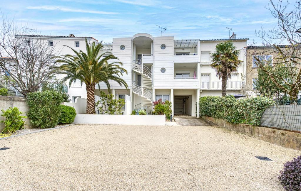 Cozy Apartment In Royan With Wifi, Royan