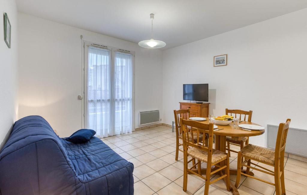 Gorgeous Apartment In Royan With Wifi - 3
