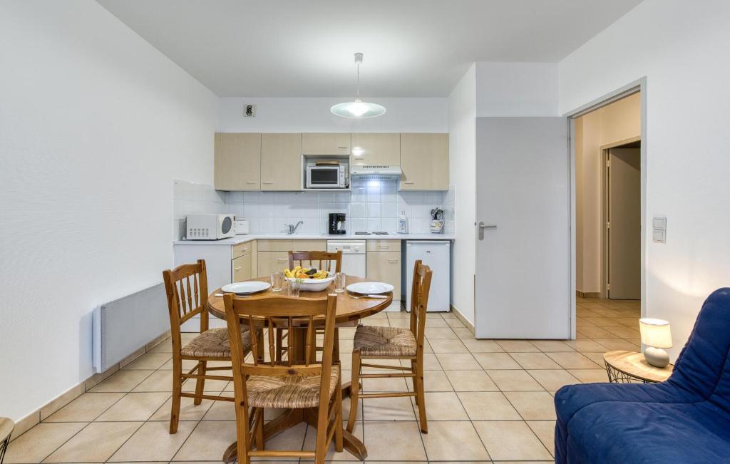 Gorgeous Apartment In Royan With Wifi - 5
