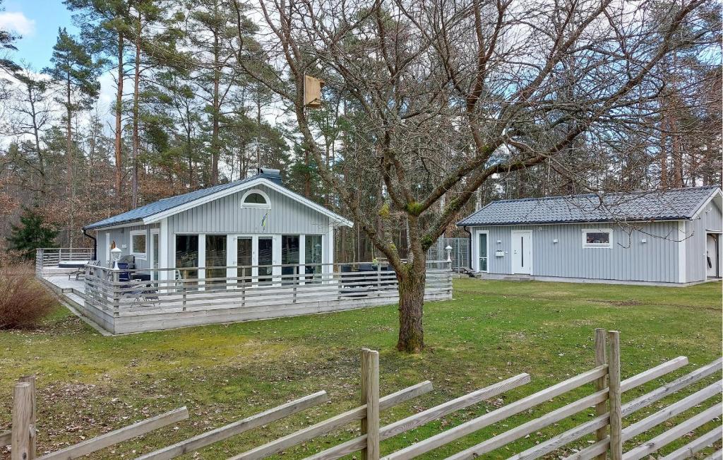 Amazing Home In Holmseryd With Wifi, Jälluntofta