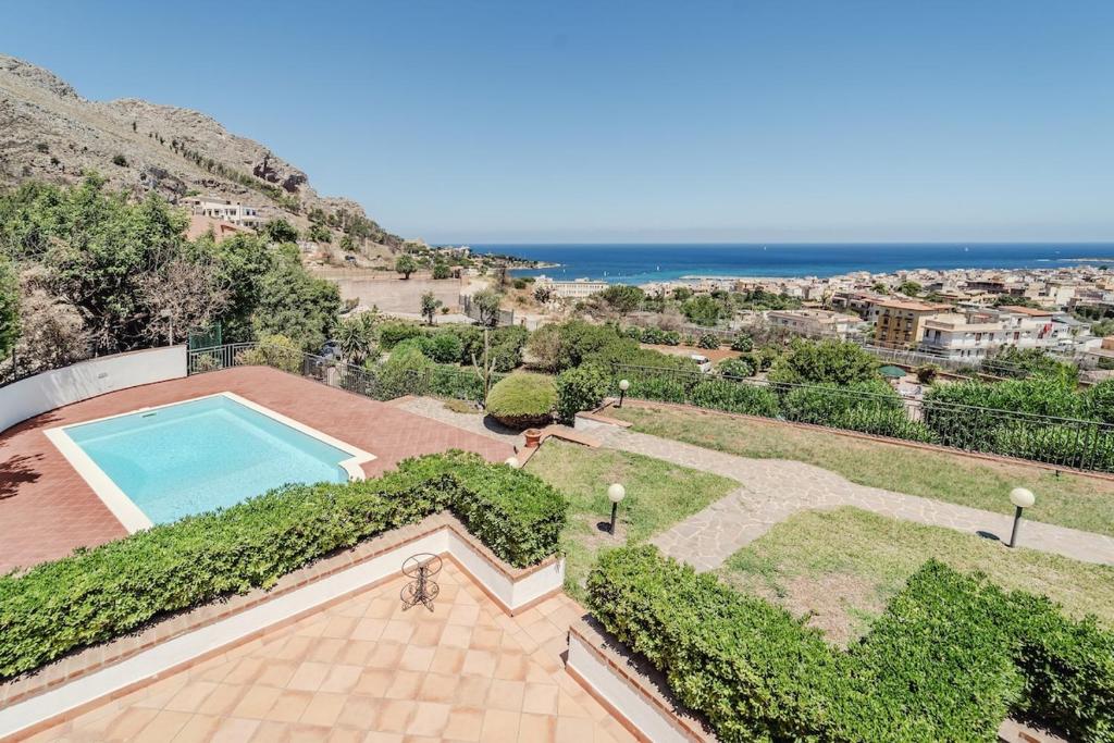 Pool & Panoramic Villa - 9 mins city center - 3