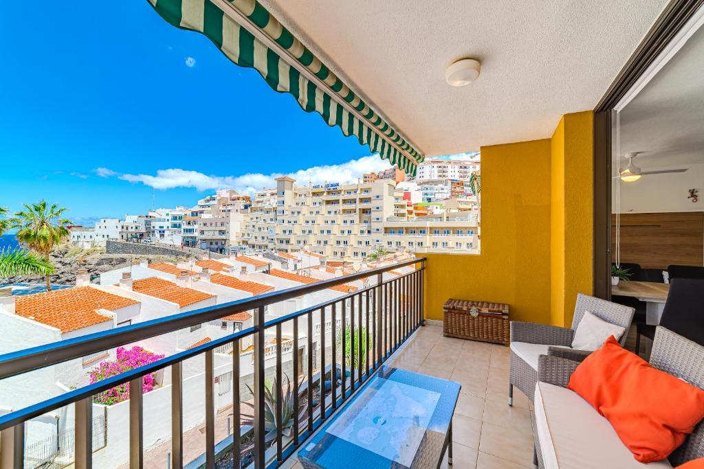 Family flat with 3 bedrooms and balcony near Los Gigantes and ocean - 3