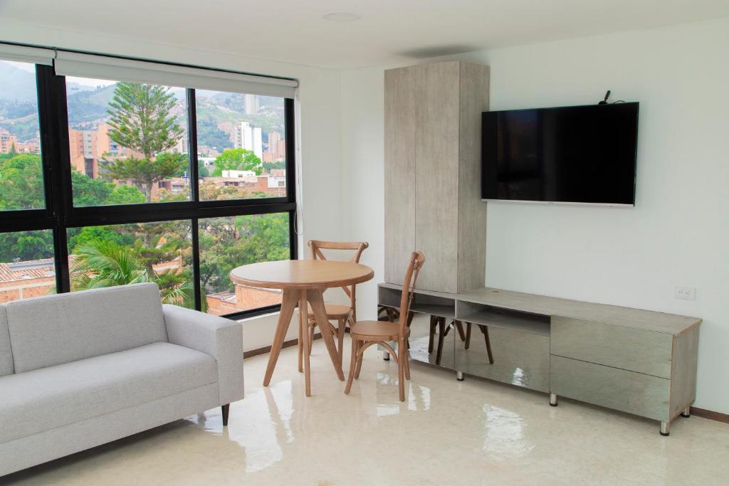 Loft laureles con excelente ubicación con aire acondicionado y cama King - 4