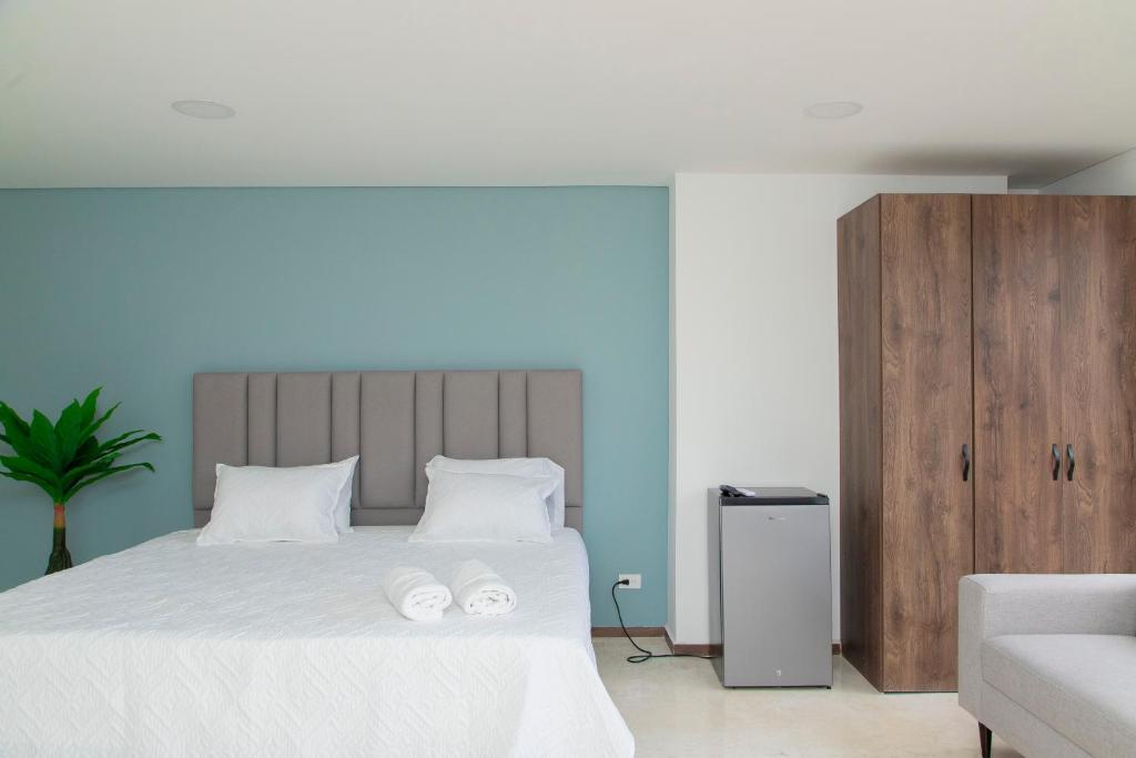 Loft laureles con excelente ubicación con aire acondicionado y cama King - 5