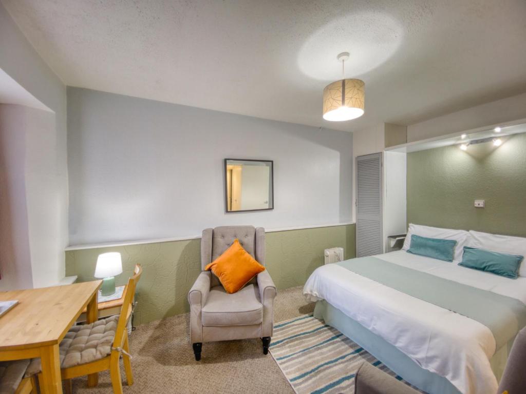 Apartment 8 - Large Studio Sea Front-Ground floor -Free Parking, Paignton