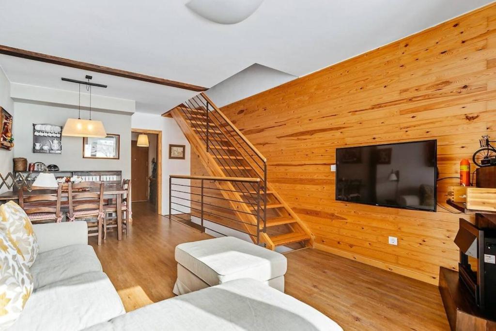 Austen - Chalet by Cardi Suites - 2