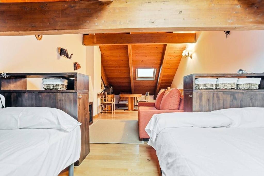 Austen - Chalet by Cardi Suites - 5