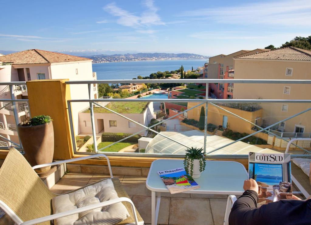 Superb T3 with terrace and sea view - 4