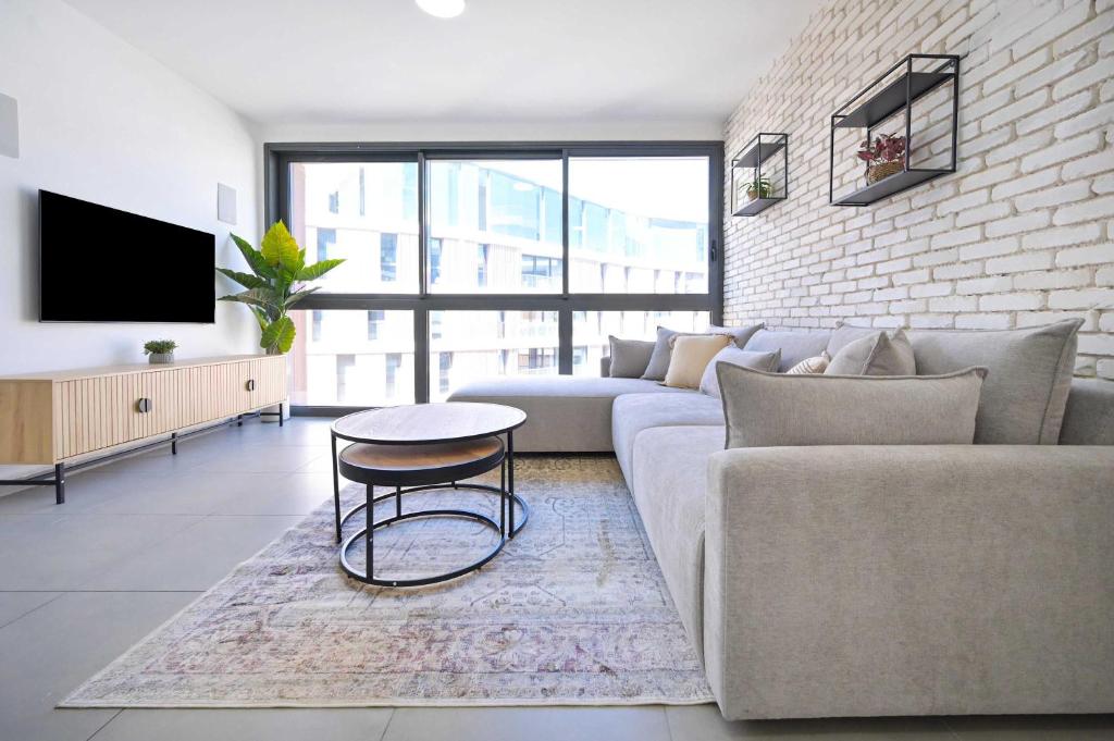 Chic & High Florentine 1BR by HolyGuest, Tel Aviv