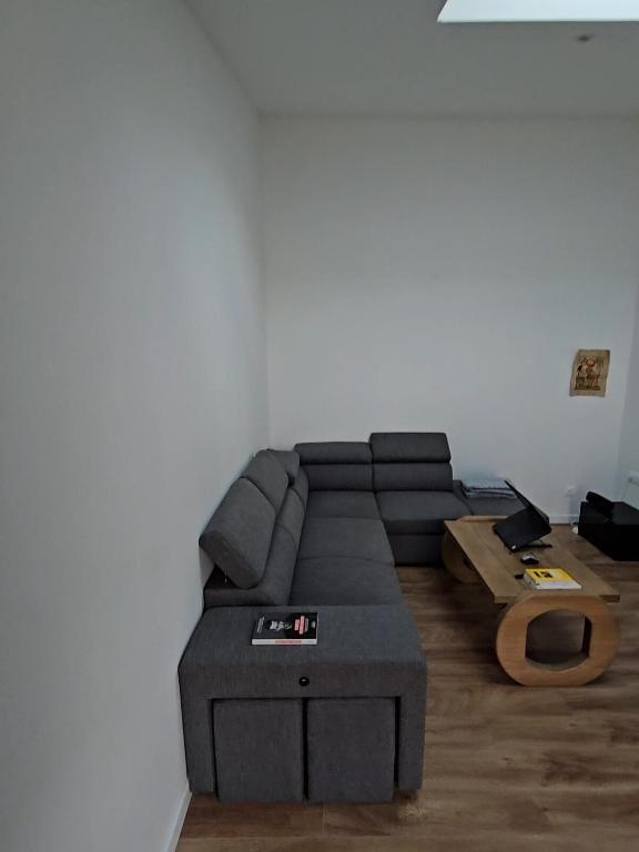 Accueillant T2 avec terrasse privée, La Rochelle