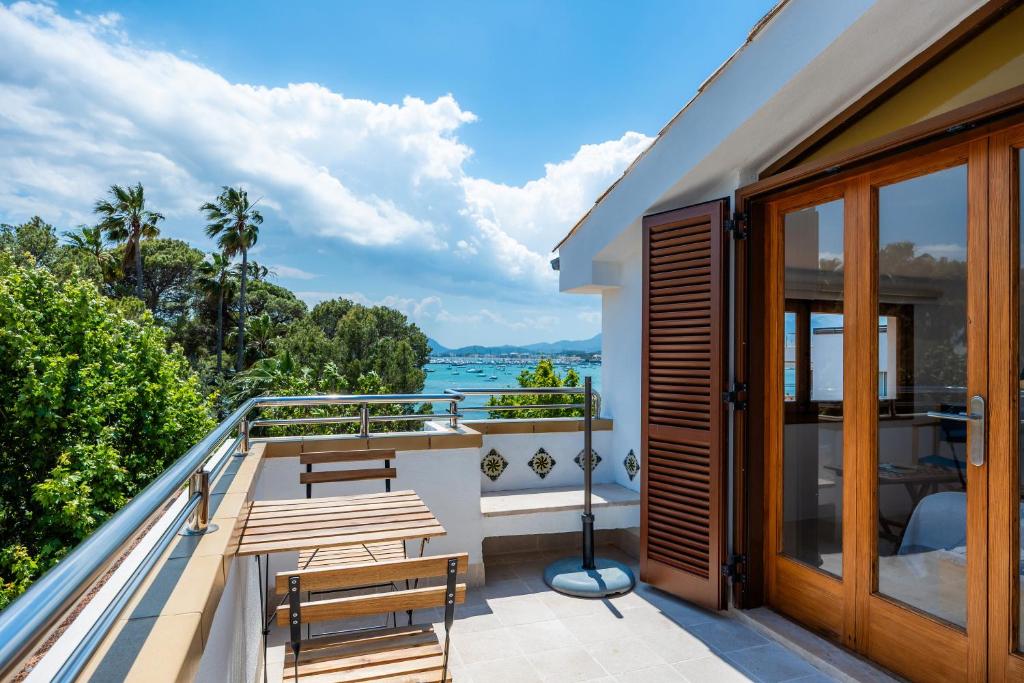 Faro Attic B, Pollença