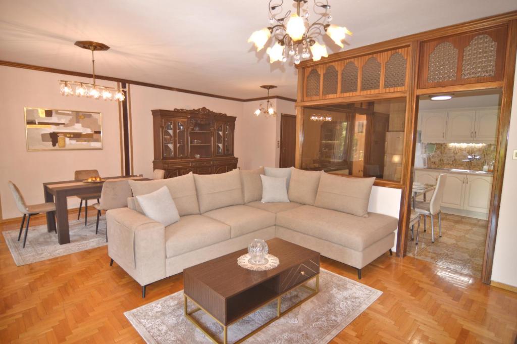 Alexandra Welcome Maxi Place, Kastoria