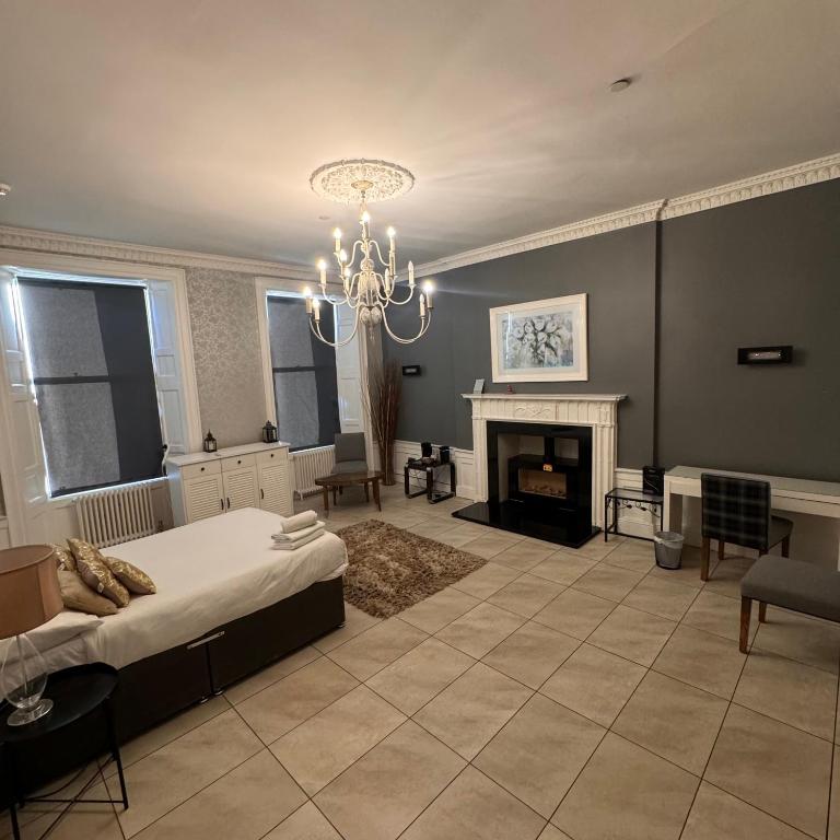 Spacious Double Room In The Heart Of Edinburgh, Edinburgh